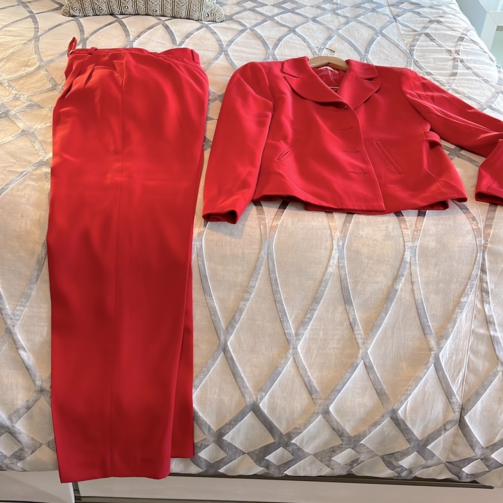 Ladies pant suit